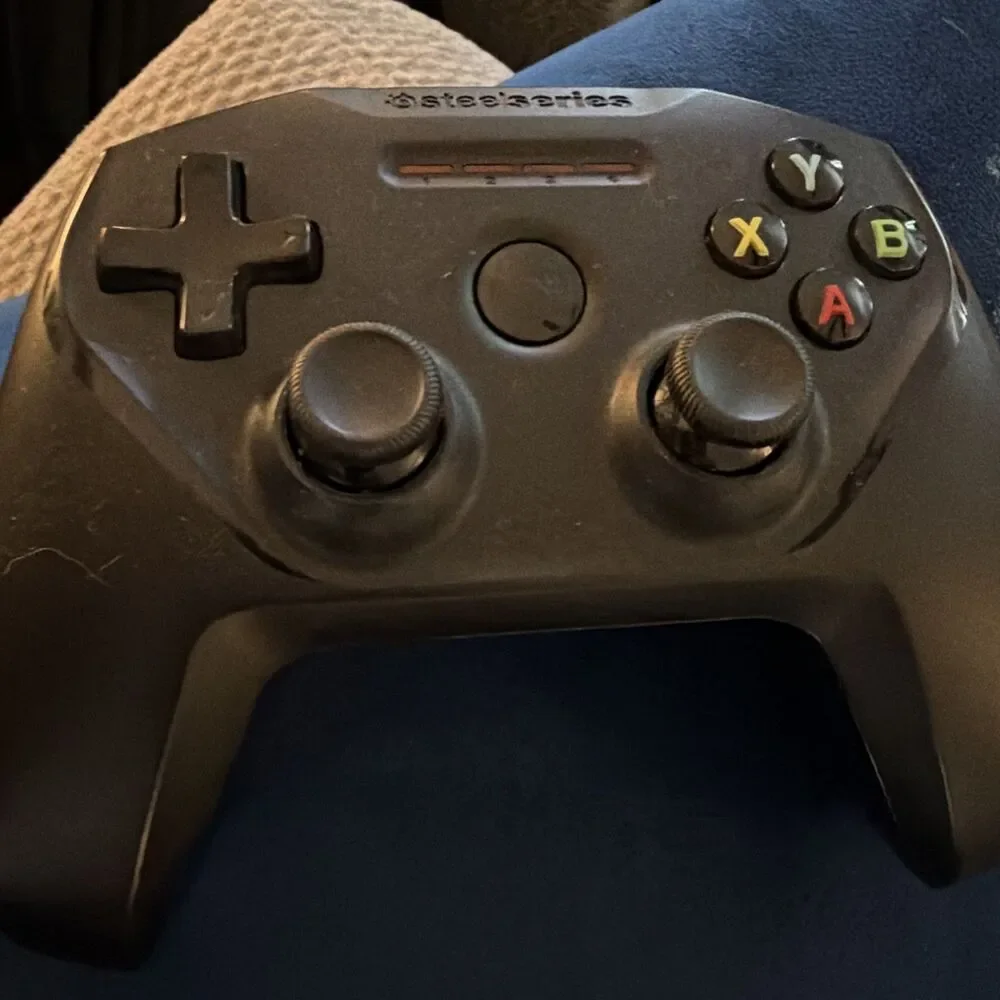 SteelSeries Nimbus Bluetooth Mobile Gaming Controller – Iphone, iPad, Apple TV